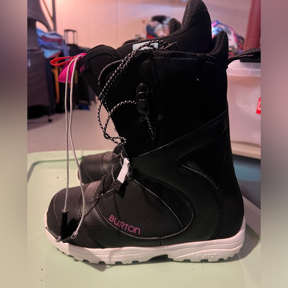 Women’s Burton Mint Snowboard Boots, Size 8